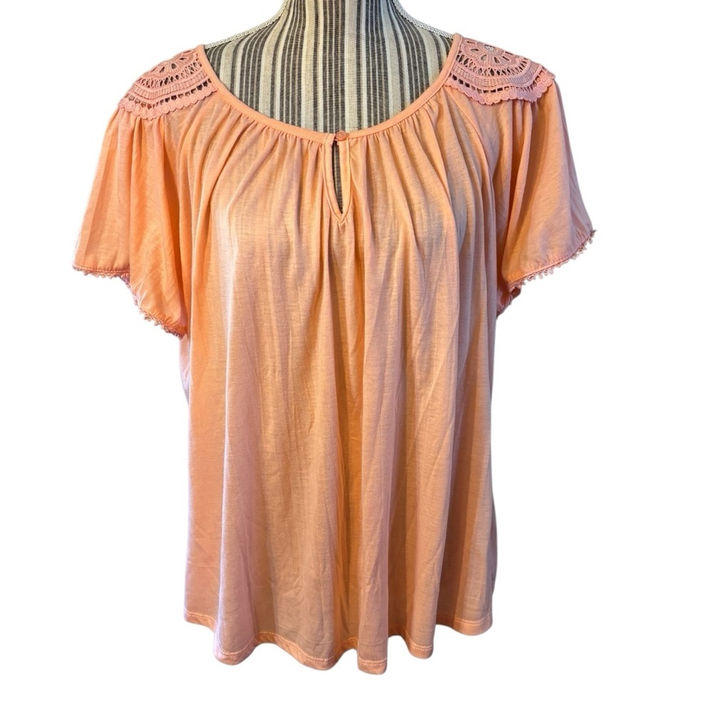 New York Laundry Top XL Peach Floral Lace Accents Keyhole Short Sleeves Blouse